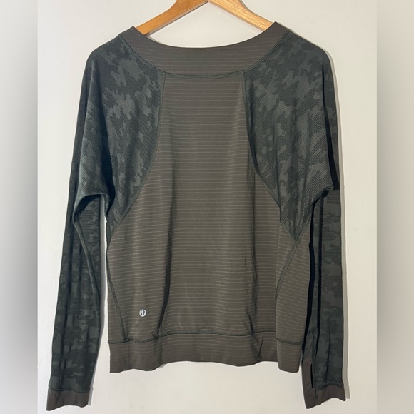 LULULEMON LONG SLEEVE CAMO TOP — SIZE 6 (based on measurements) - Picture 5 of 11